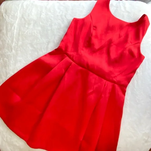 NWT Red Dress Boutique Open Back Red Dress With Bow in Size Medium - Picture 11 of 16